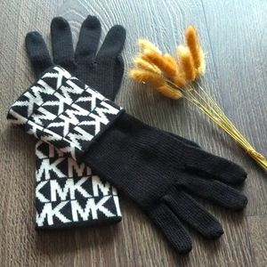 Michael Kors Cuffed Knit Gloves